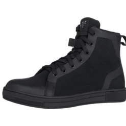 Classic Sneaker Style Lady