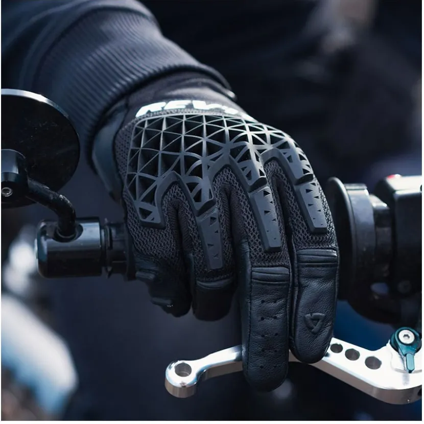 Sand 4 Gloves